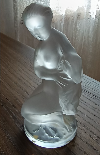 Figurka kryształowa Lalique France - Kobieta z owieczka, sygnowana, 12 cm - wkrótce dostępny w sprzedaży - obrazek 5