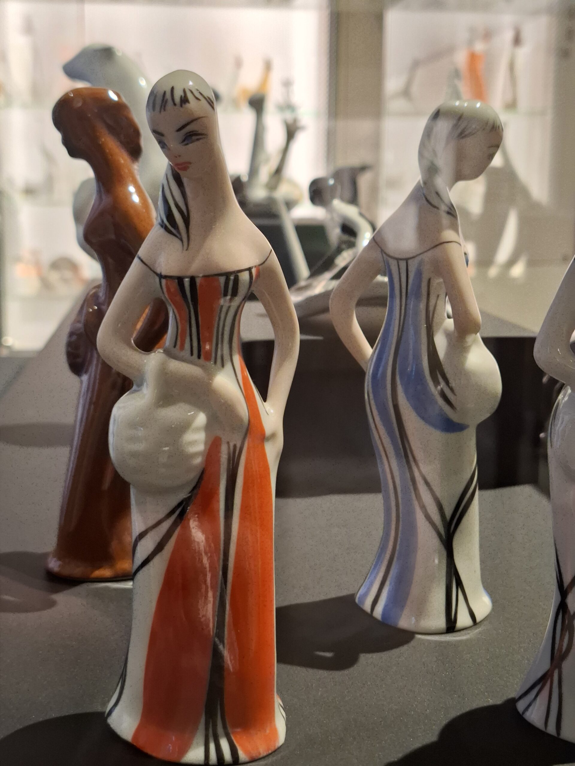 Figurka Damy z koszyczkiem, "Grzybiarki" - Ćmielów, Wawel, Krzysztof ?, lata 50-te, 60-te - obrazek 15