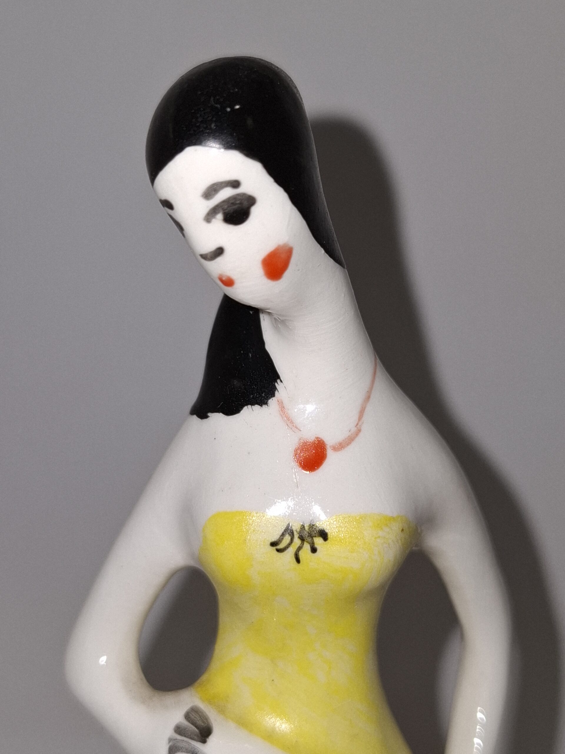 Figurka Damy z koszyczkiem, "Grzybiarki" - Ćmielów, Wawel, Krzysztof ?, lata 50-te, 60-te