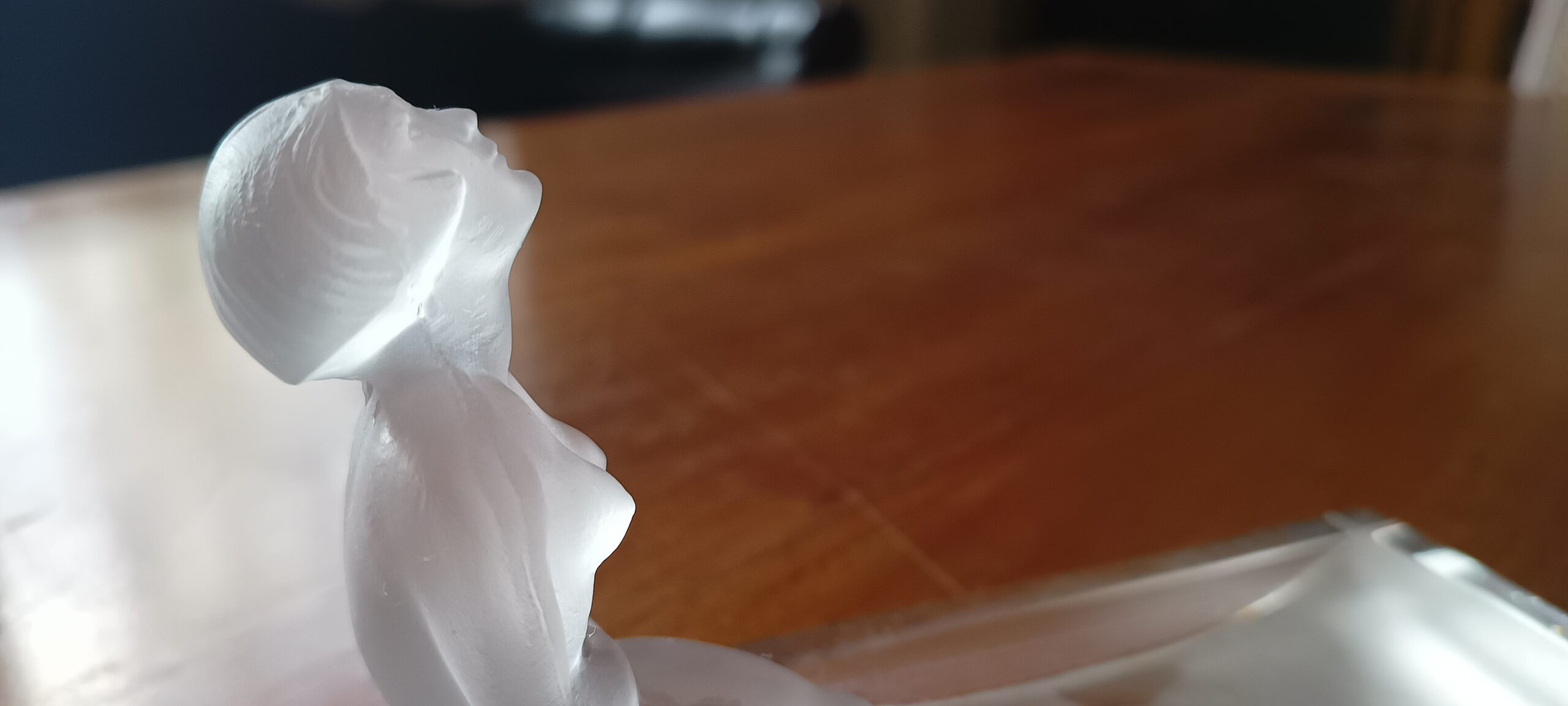 Kryształ, szklana popielniczka, tacka na biżuterię, mydelniczka z kąpiącą się kobietą, tzw. frosted glass, wym. 15x7x100cm Desna Czechosłowacja - wkrótce dostępna w sprzedaży - obrazek 7