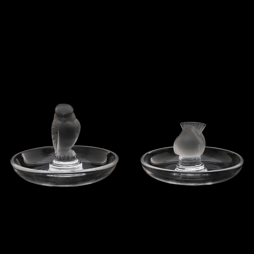 Dwie sztuki kryształowych popielniczek, tacek na biżuterię w kształcie sowy i wróbelka, Lalique France, średnica 9,5 cm - wkrótce dostępne w sprzedaży - obrazek 5