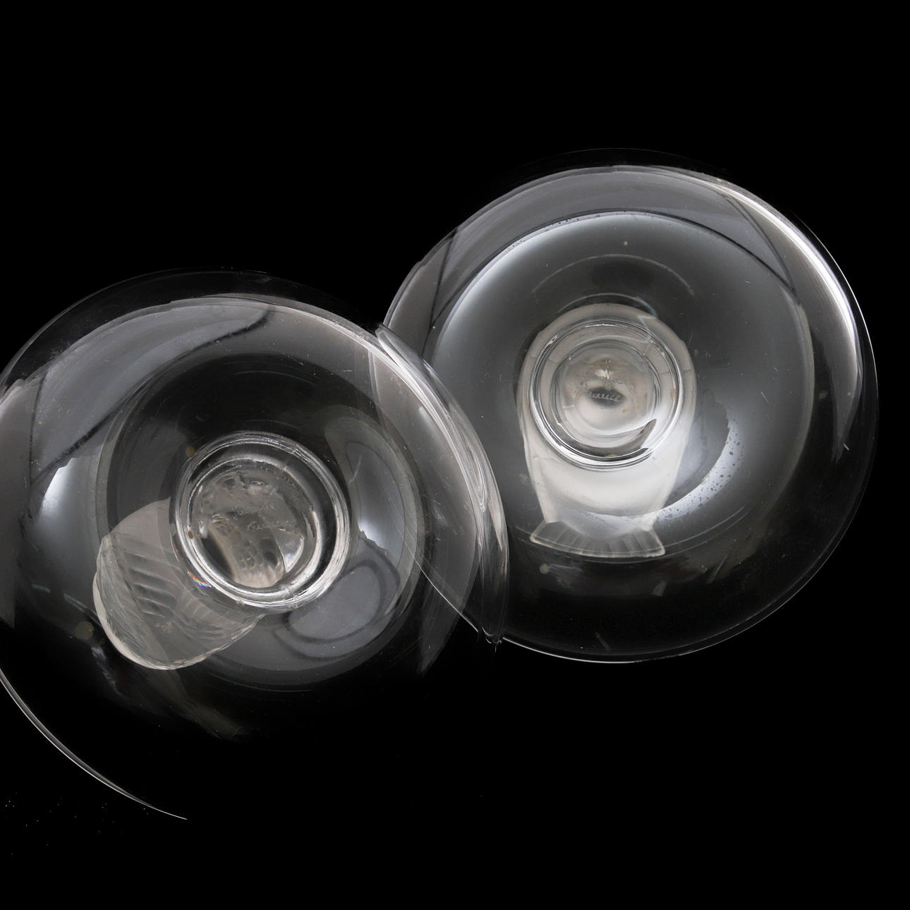 Dwie sztuki kryształowych popielniczek, tacek na biżuterię w kształcie sowy i wróbelka, Lalique France, średnica 9,5 cm - wkrótce dostępne w sprzedaży - obrazek 4