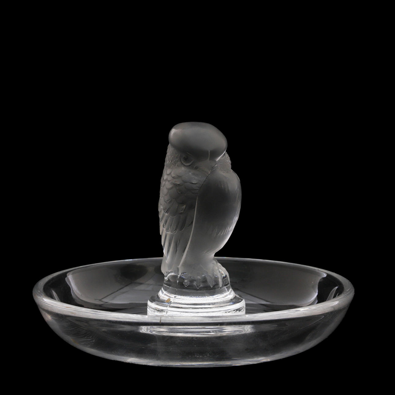 Dwie sztuki kryształowych popielniczek, tacek na biżuterię w kształcie sowy i wróbelka, Lalique France, średnica 9,5 cm - wkrótce dostępne w sprzedaży - obrazek 3