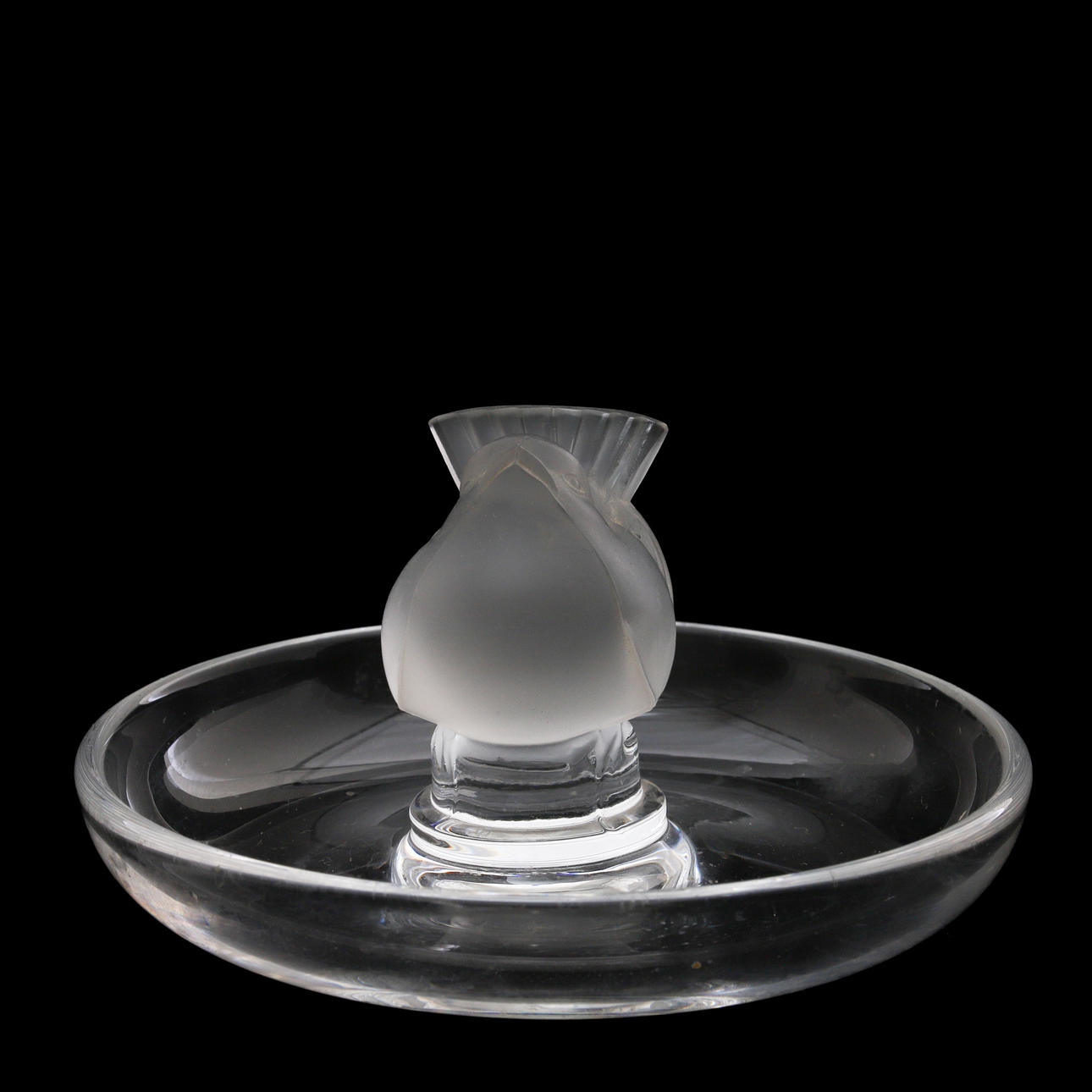 Dwie sztuki kryształowych popielniczek, tacek na biżuterię w kształcie sowy i wróbelka, Lalique France, średnica 9,5 cm - wkrótce dostępne w sprzedaży - obrazek 2