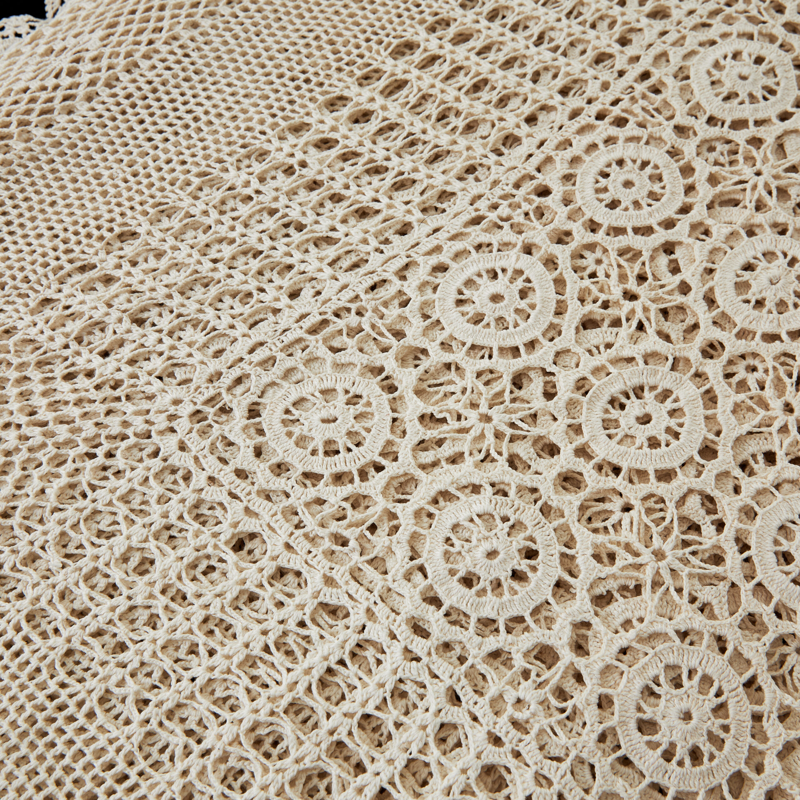 Obrus koronkowy, haftowany, rekwizyt z filmu "Hilma", wym. 270x240 cm, pocz. XX w., art deco - wkrótce dostępny w sprzedaży - obrazek 2